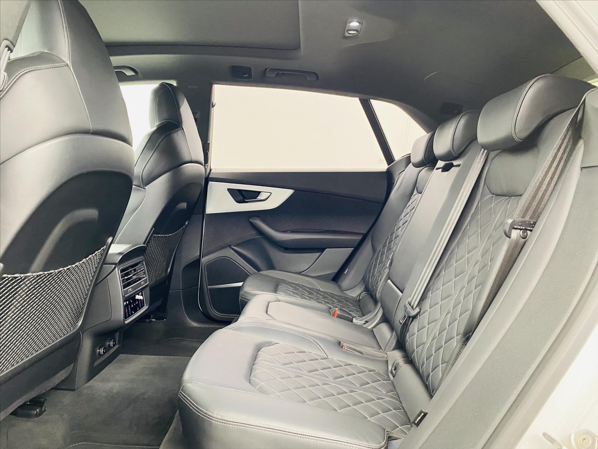 Audi Q8 SUV / Terénní 3,0 l 210 kw