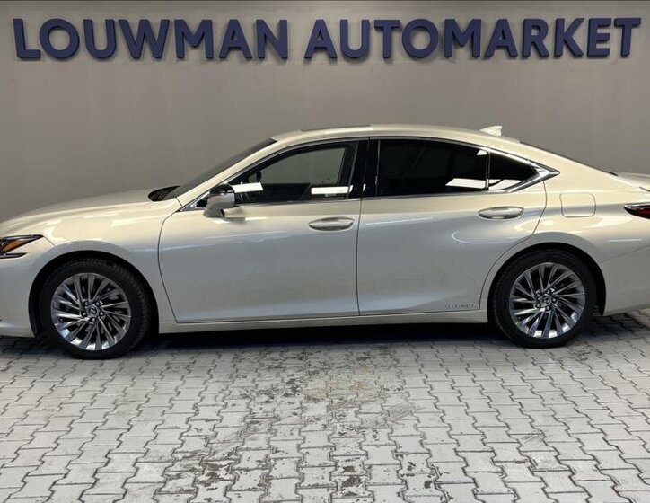 Lexus ES 300h Sedan 2,5 l 160 kw