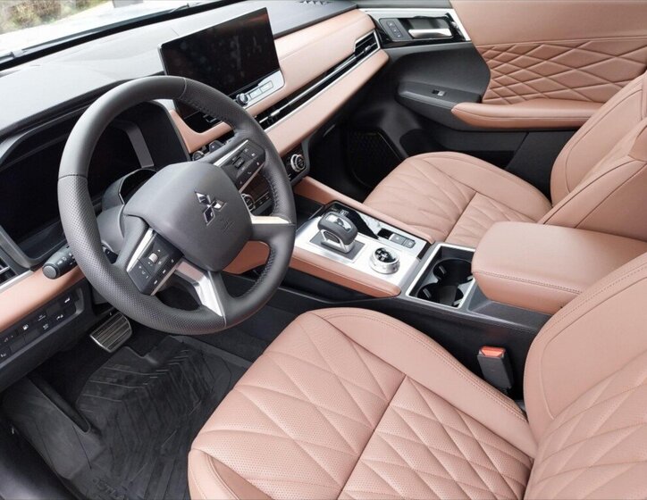 Mitsubishi Outlander SUV / Terénní 2,4 l 225 kw