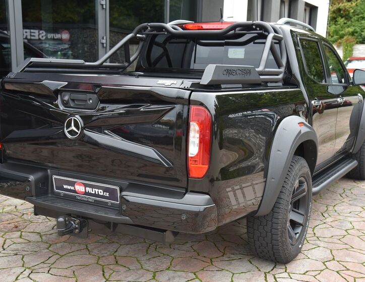 Mercedes-Benz Třídy X 8