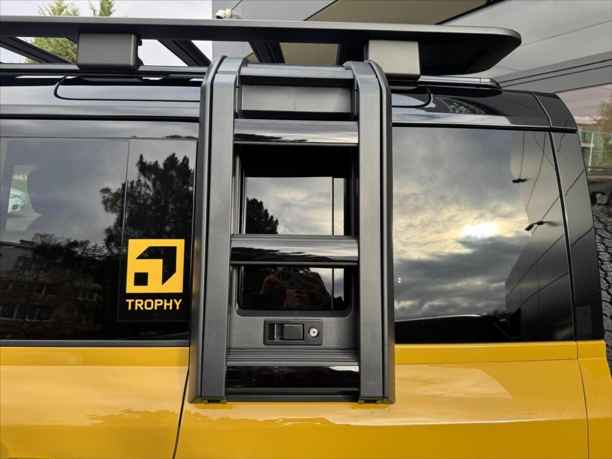 Land Rover Defender SUV 3,0 l 257 kw