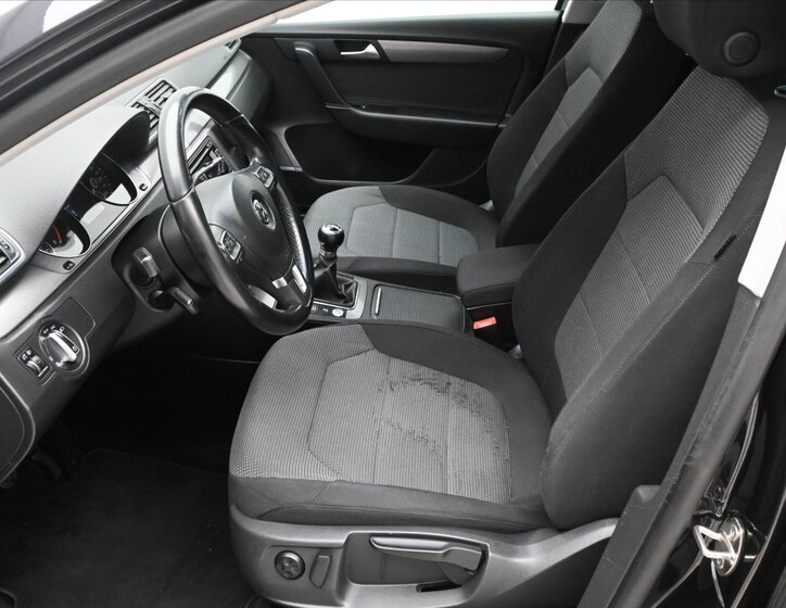 Volkswagen Passat Kombi 1,6 l 77 kw