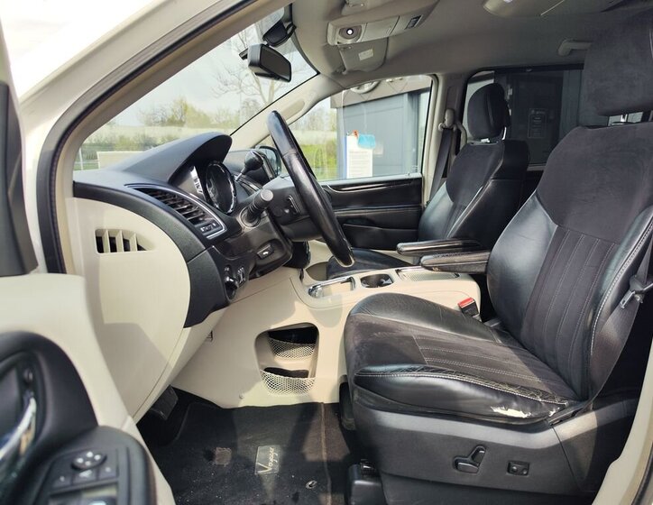 Lancia Voyager MPV 2,8 l 120 kw