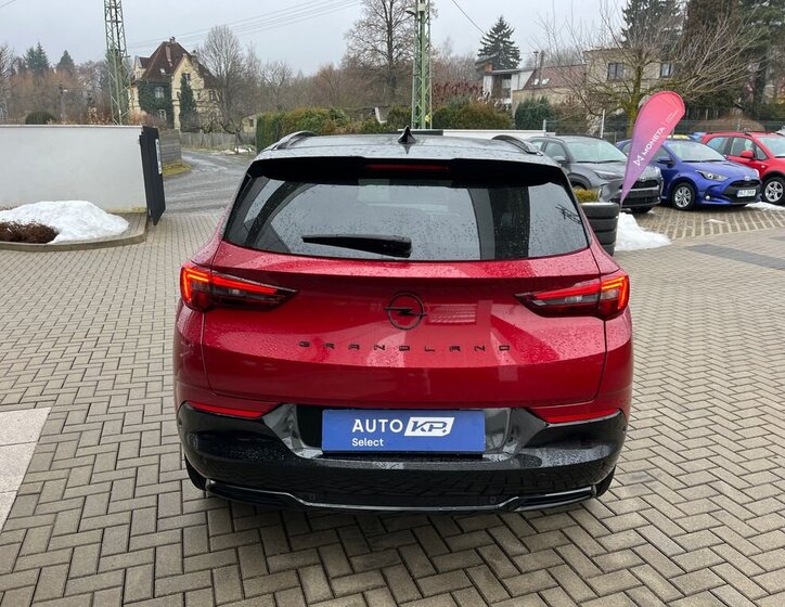 Opel Grandland SUV 1,2 l 96 kw