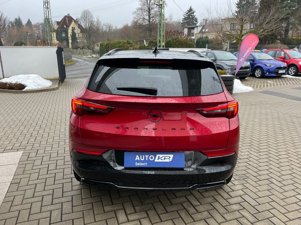Opel Grandland SUV 1,2 l 96 kw