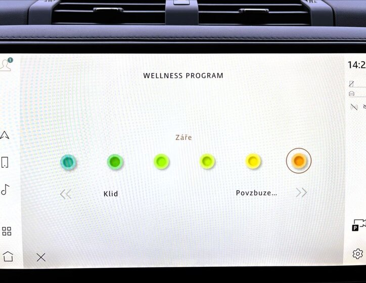 Land Rover Defender SUV / Terénní 4,4 l 467 kw