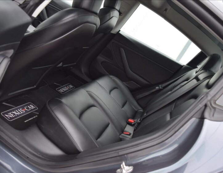 Tesla Model 3 Sedan 0,0 366 kw