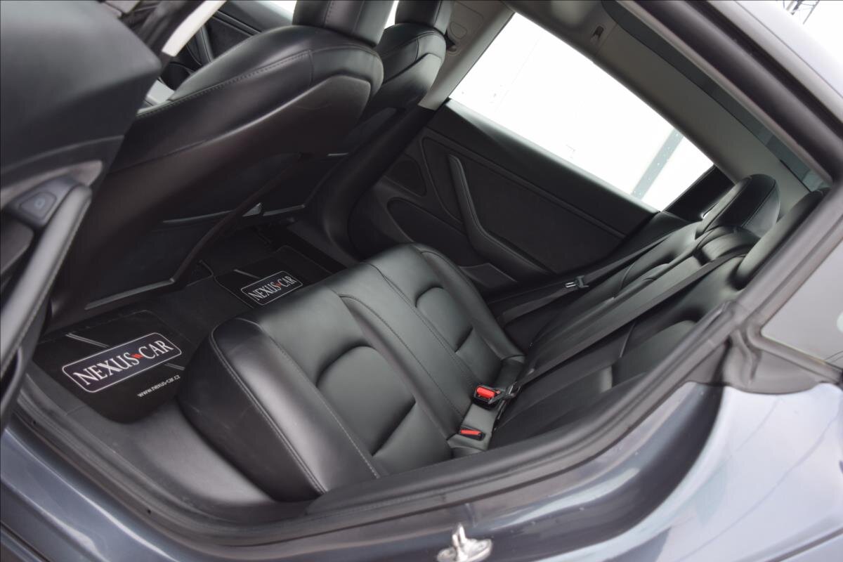Tesla Model 3 Sedan 0,0 366 kw