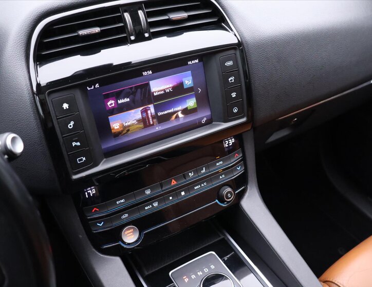 Jaguar F-Pace SUV / Terénní 2,0 l 132 kw