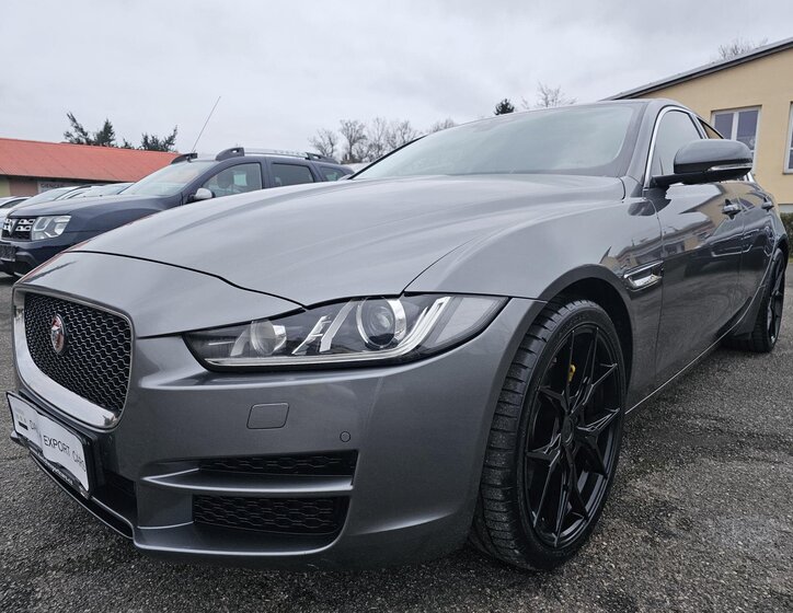 Jaguar XE 1