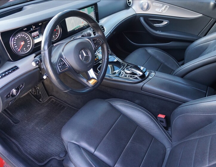 Mercedes-Benz Třídy E 8