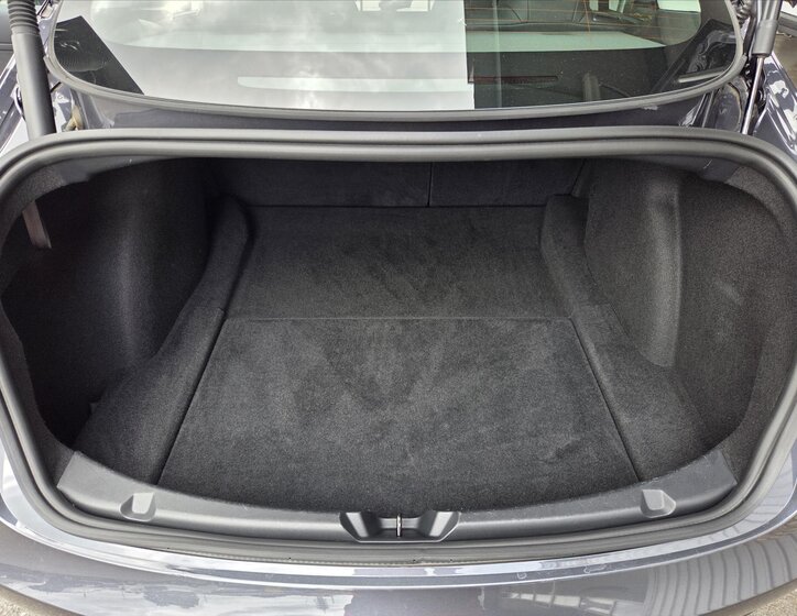 Tesla Model 3 Sedan / Limuzína 0,0 208 kw