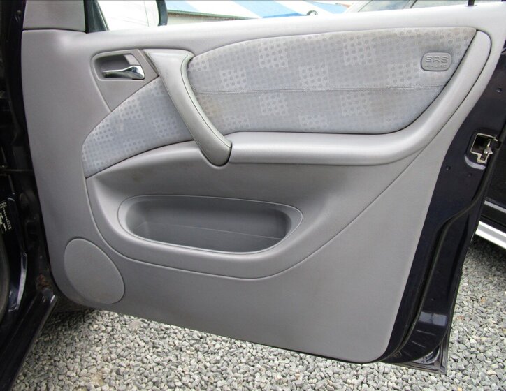 Mercedes-Benz Třídy M Kombi 2,7 l 120 kw