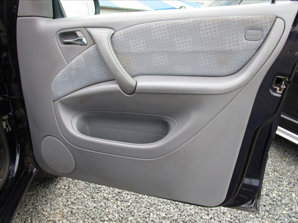 Mercedes-Benz Třídy M Kombi 2,7 l 120 kw