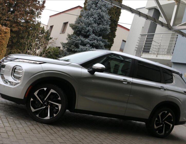 Mitsubishi Outlander SUV / Terénní 2,4 l 162 kw