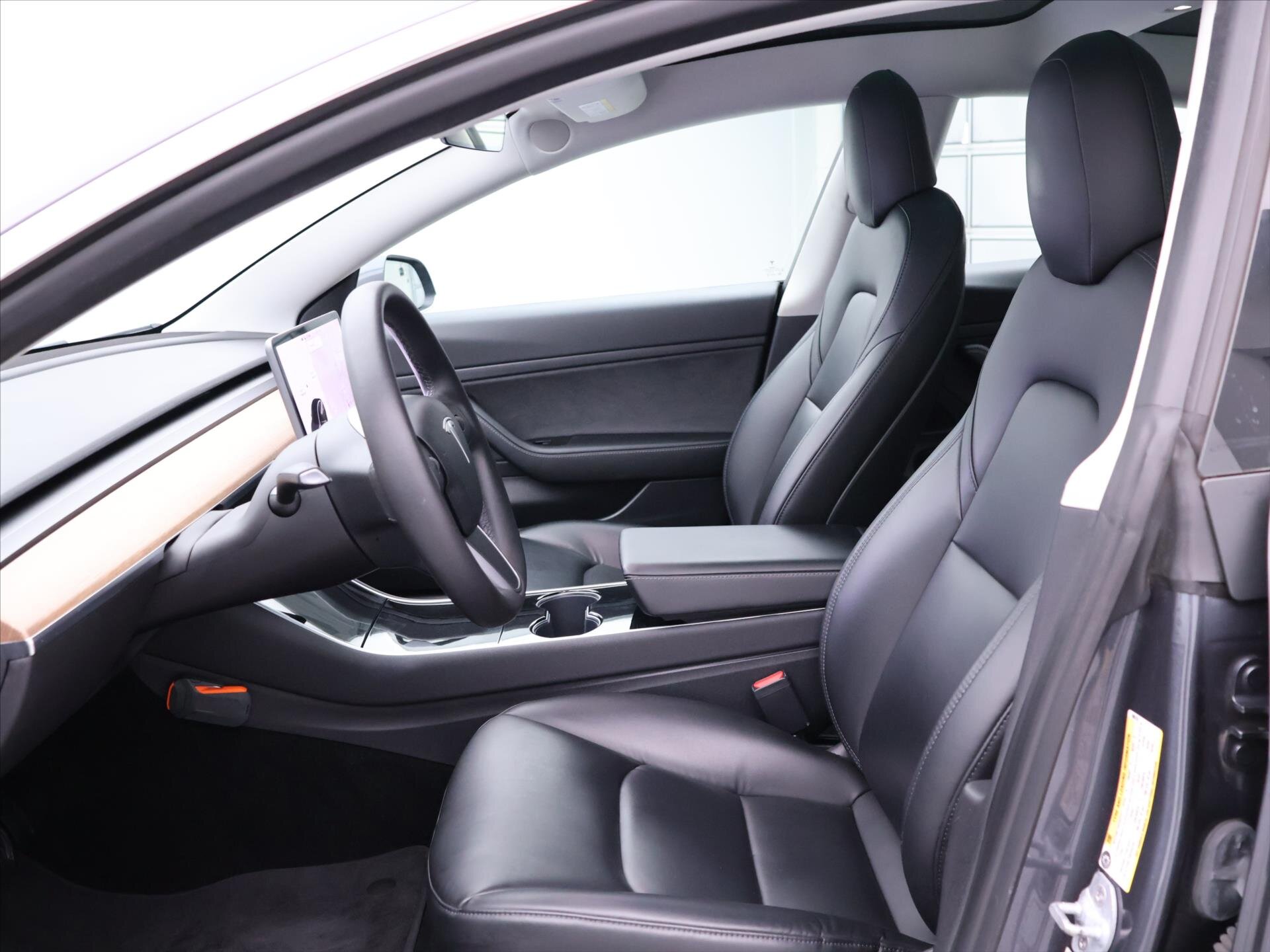 Tesla Model 3 Sedan 0,0 239 kw