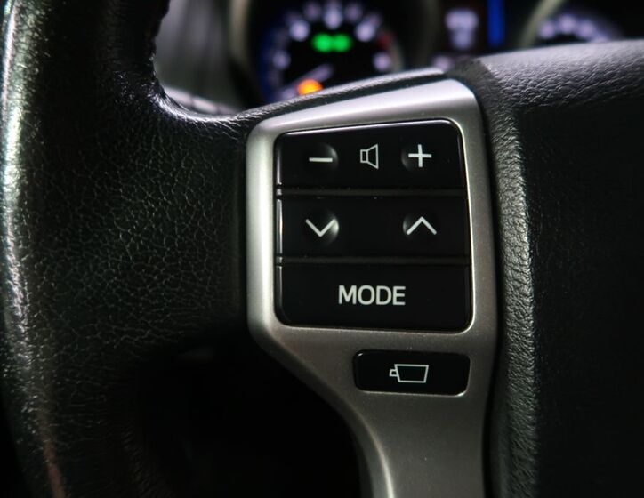 Toyota Land Cruiser 27