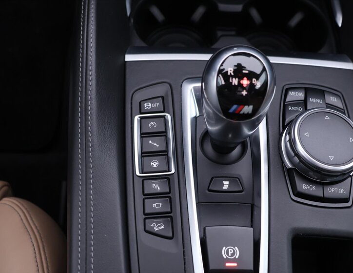 BMW X5 SUV / Terénní 4,4 l 423 kw