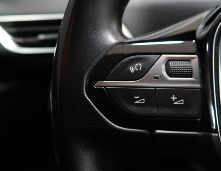 Peugeot 3008 MPV 1,2 l 96 kw