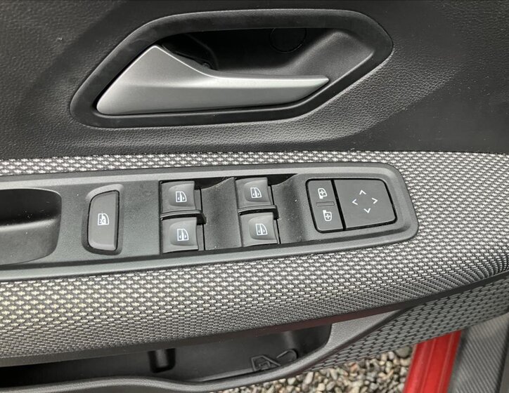 Dacia Sandero Hatchback 999,0 67 kw