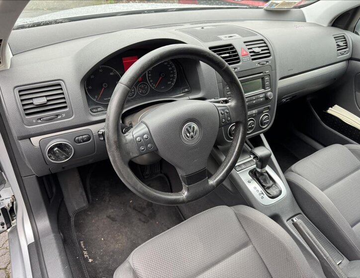 Volkswagen Golf 23