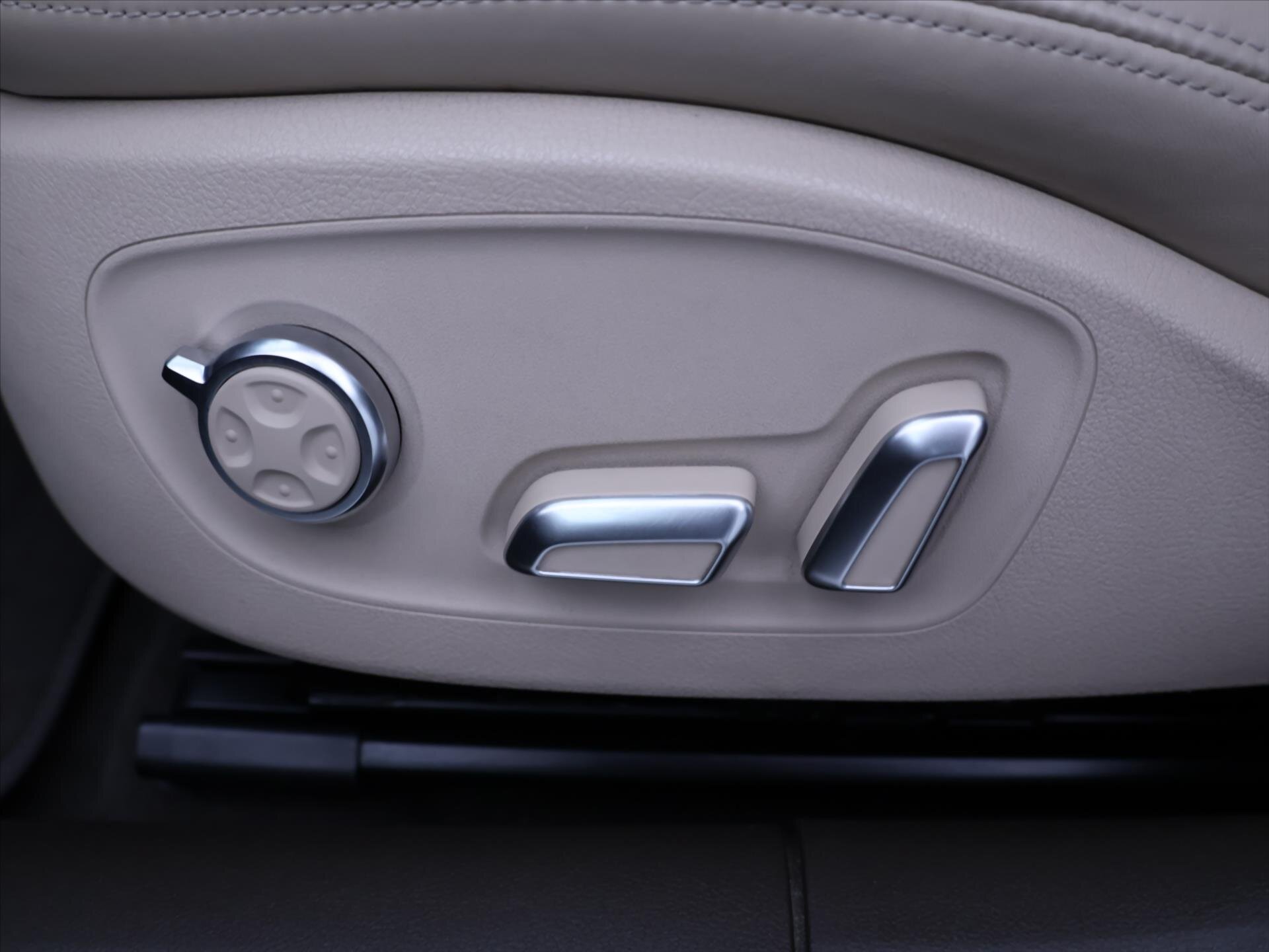 Audi A6 Sedan / Limuzína 3,0 l 235 kw