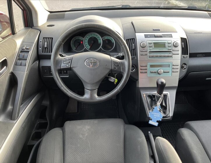 Toyota Corolla Verso 13