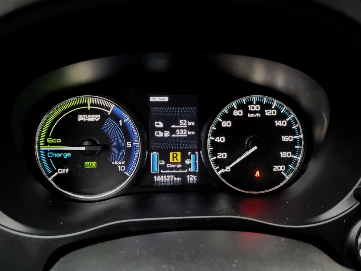 Mitsubishi Outlander SUV 2,4 l 165 kw