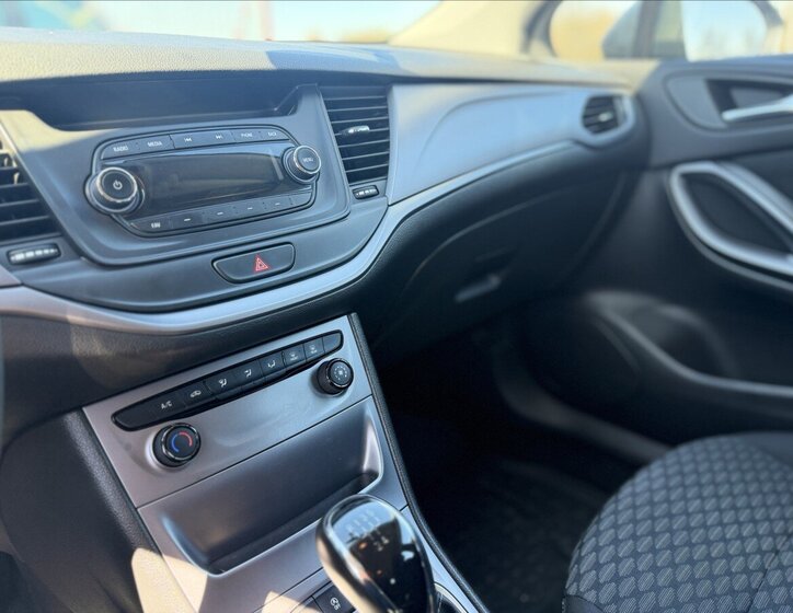 Opel Astra Hatchback 999,0 77 kw