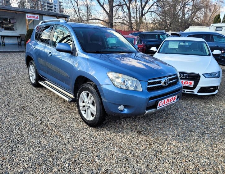 Toyota RAV4 SUV / Terénní 2,2 l 100 kw