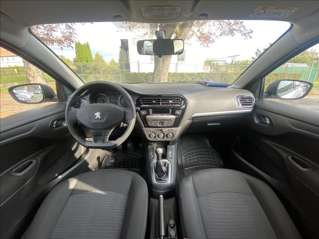 Peugeot 301 Sedan 1,2 l 53 kw