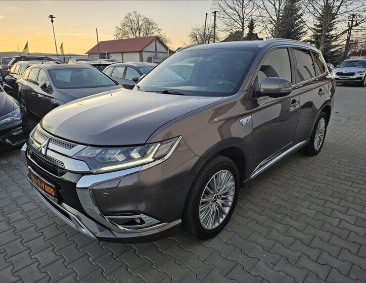 Mitsubishi Outlander 3
