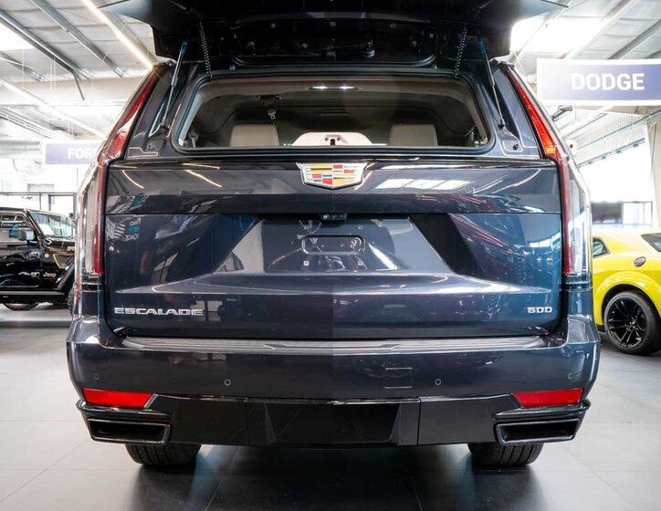 Cadillac Escalade 5