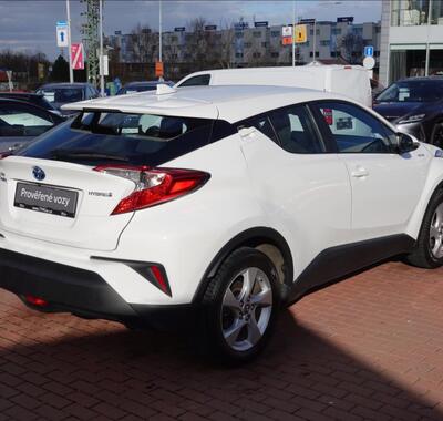 Toyota C-HR 4