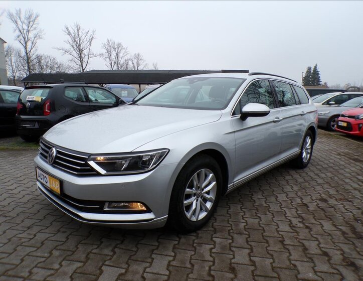 Volkswagen Passat Kombi 1,6 l 88 kw