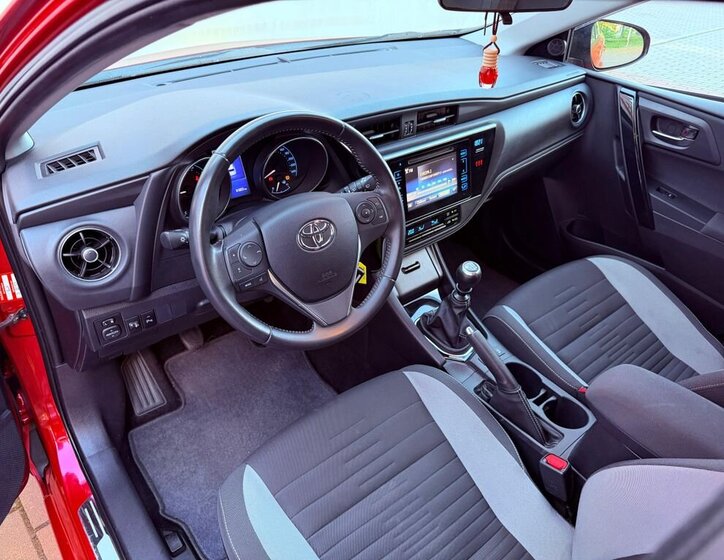 Toyota Auris Kombi 1,2 l 86 kw