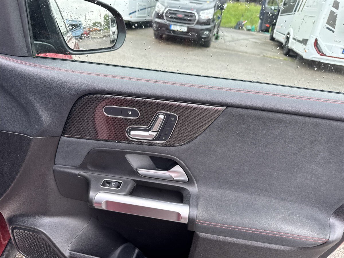 Mercedes-Benz GLB SUV / Terénní 2,0 l 225 kw