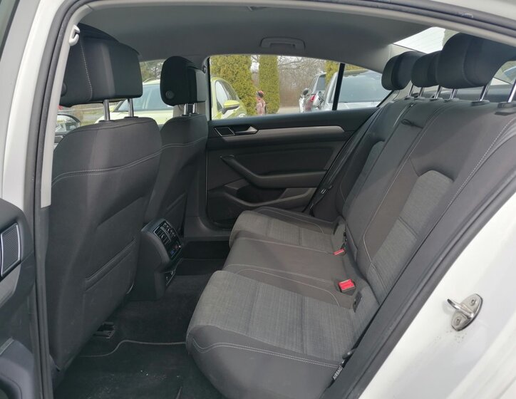 Volkswagen Passat Sedan / Limuzína 1,5 l 110 kw