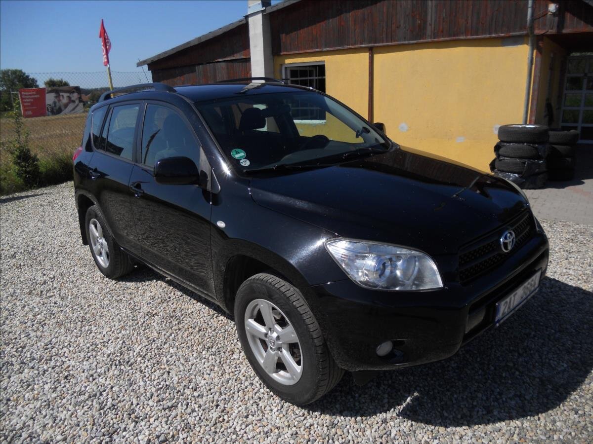 Toyota RAV4 Kombi 2,0 l 112 kw