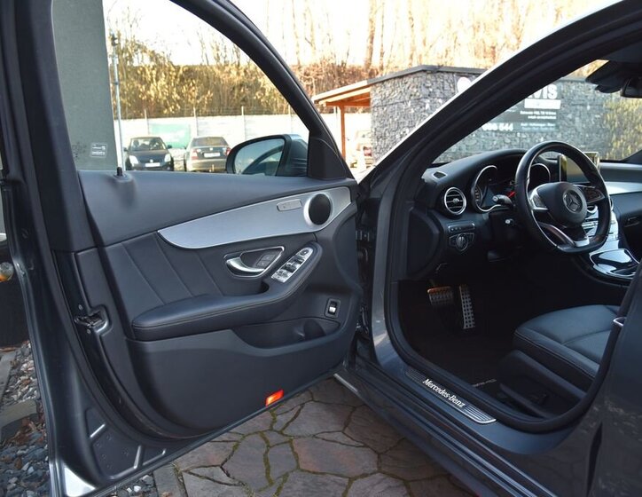 Mercedes-Benz Třídy C Sedan / Limuzína 2,1 l 125 kw