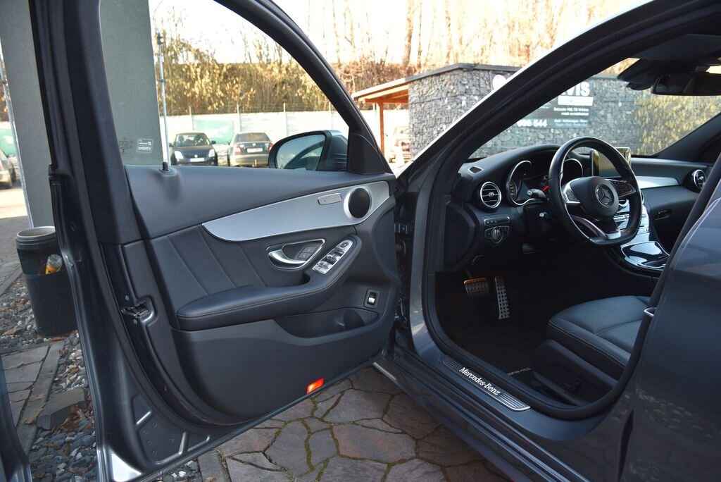 Mercedes-Benz Třídy C Sedan / Limuzína 2,1 l 125 kw