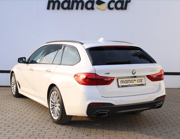 BMW Řada 5 Kombi 3,0 l 195 kw