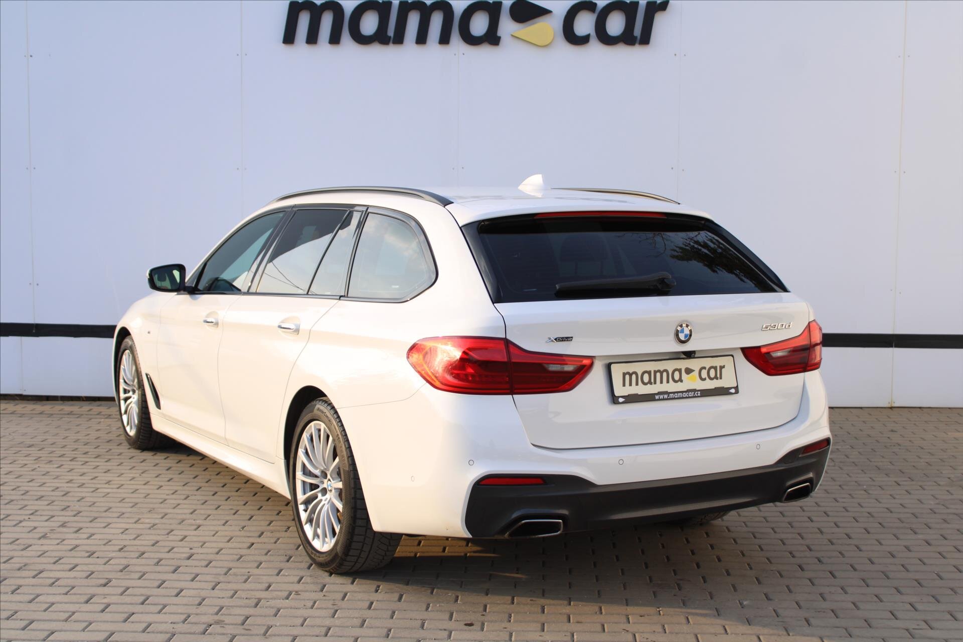 BMW Řada 5 Kombi 3,0 l 195 kw