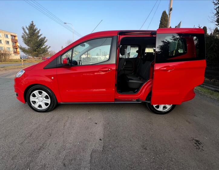 Ford Tourneo Courier 8