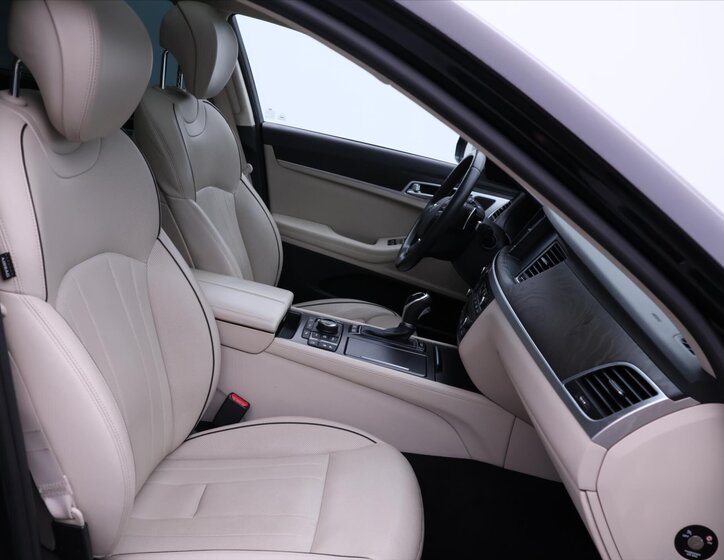 Hyundai Genesis Sedan / Limuzína 3,8 l 232 kw