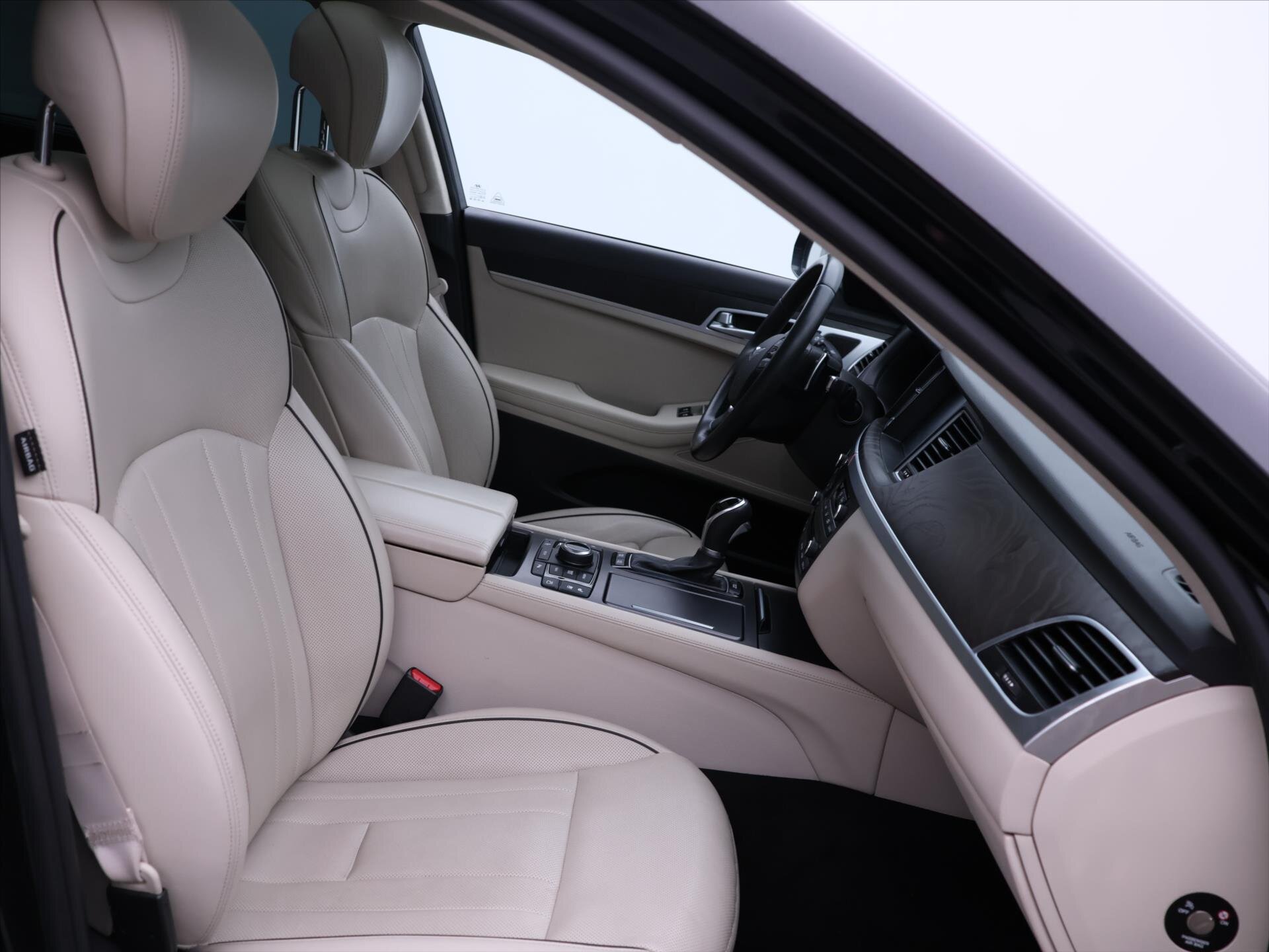 Hyundai Genesis Sedan / Limuzína 3,8 l 232 kw