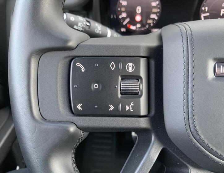 Land Rover Defender 36