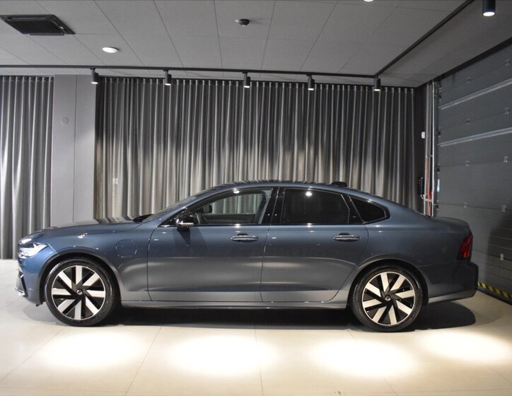 Volvo S90 Sedan / Limuzína 2,0 l 335 kw