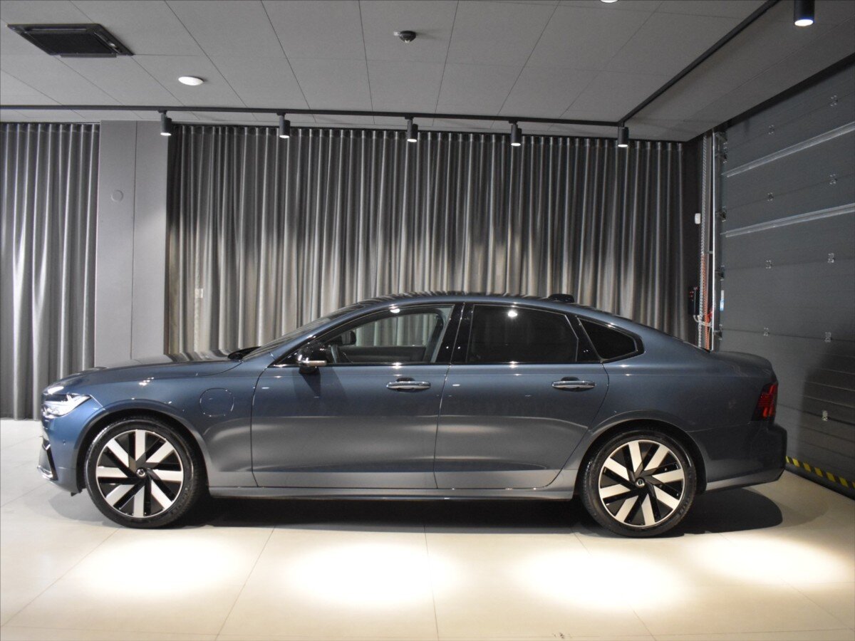 Volvo S90 Sedan / Limuzína 2,0 l 335 kw