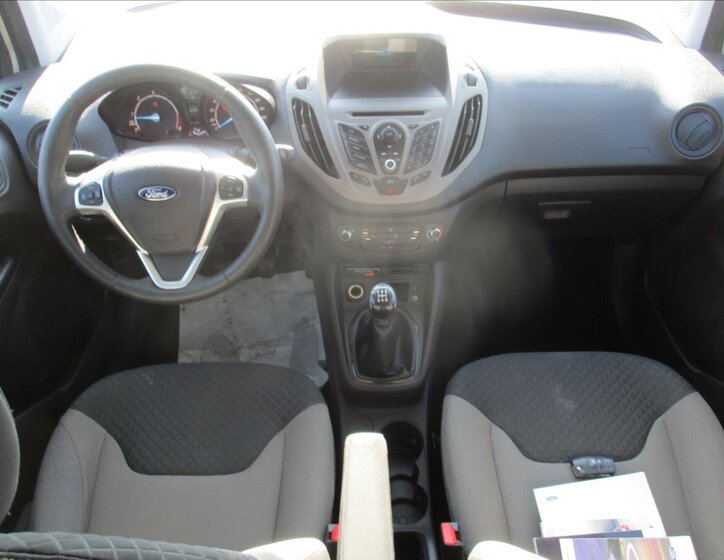 Ford Tourneo Courier 13